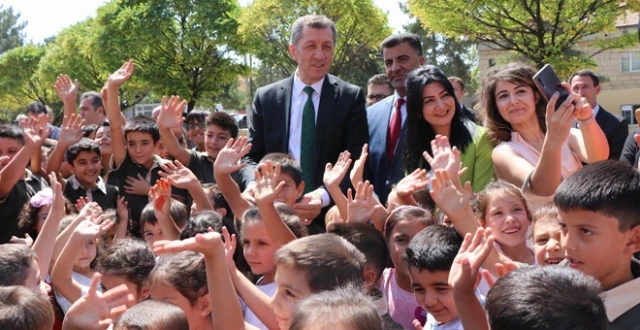 Bakan Selçuk, ilköğretim için hazırlanan okul zili ve şarkısını tanıttı