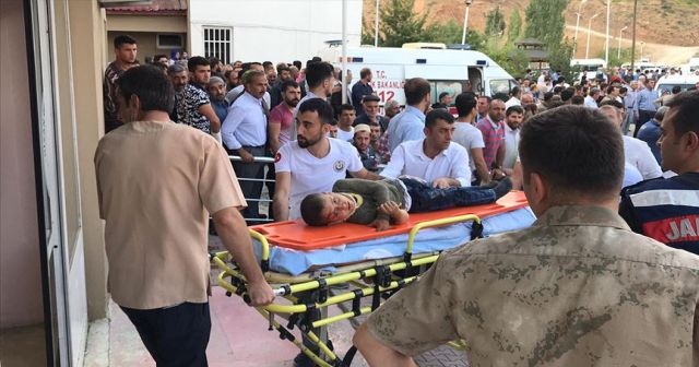 Bitlis&#039;te minibüs şarampole devrildi: 10 ölü, 7 yaralı