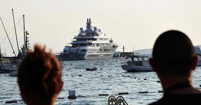Bodrum'a geldi! 100 metreden fazla yaklaşanı batırıyor