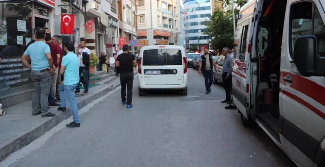 Boşanma aşamasındaki karısını başından vurarak öldürdü