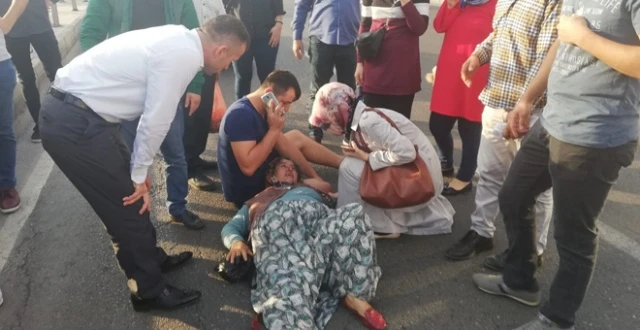 Çarptığı kadının başından ayrılmadı