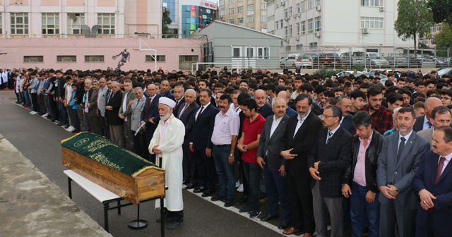 Depremde kalp krizi geçirerek öldü! Okulundan son yolculuğuna uğurlandı