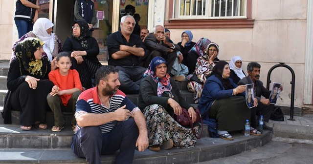 Diyarbakır annelerinin oturma eylemine katılım sürüyor