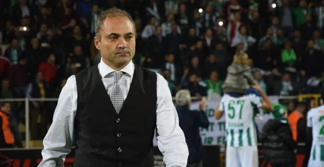 Dün istifa etti, bugün imzayı attı