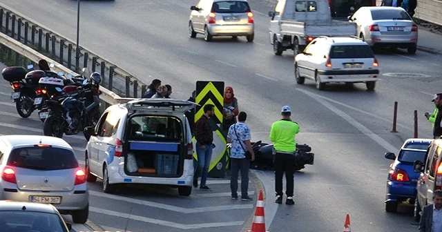 E-5 Karayolunda hafif ticari araç motosiklete çarptı