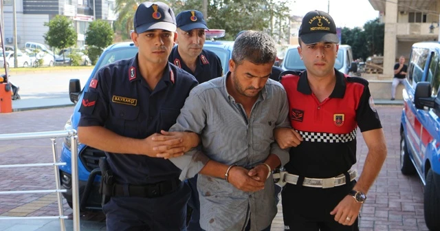 Eşini öldüren cani koca kanlı gömleğiyle adliyede