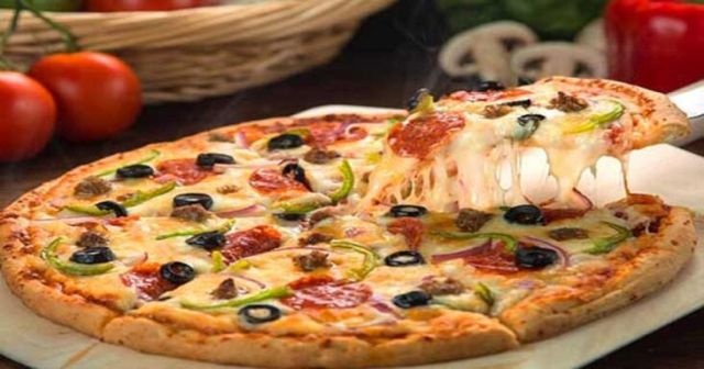 Evde Kolay Pizza Tarifi, en kolay Evde Pizza yapımı ve Tarifi