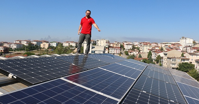 Evinin çatısında ürettiği elektriği dağıtım şirketlerine satıyor