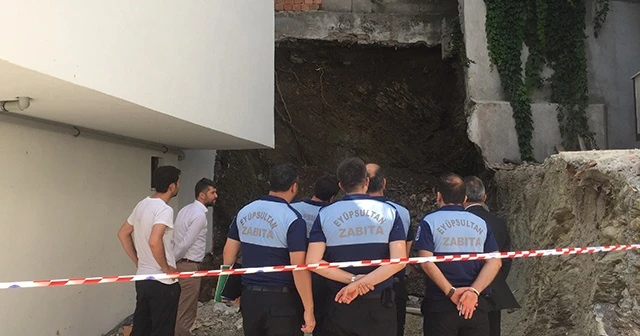 Eyüp Sultan’da duvar çöktü: İki bina tahliye edildi