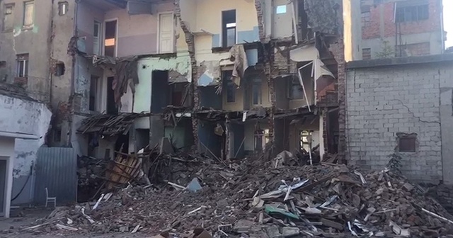 Fatih’te 3 tarihi bina depremde zarar gördü