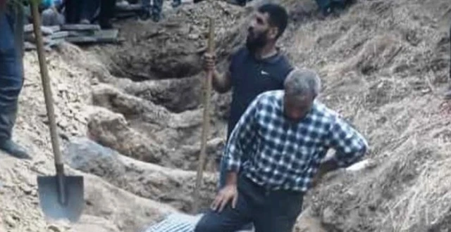 Feci kazada hayatı kaybedenler yan yana toprağa verildi