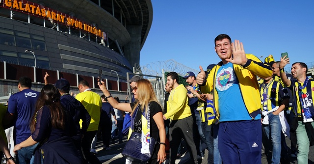 Fenerbahçeli taraftarlar stada ulaştı