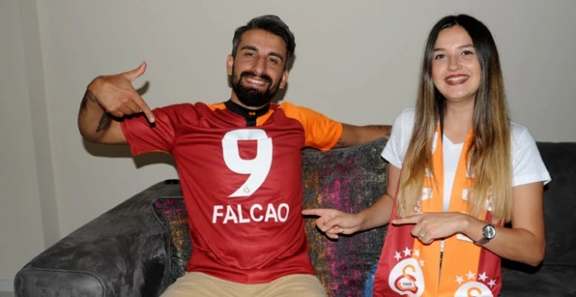 Galatasaray forması giyen damada Falcao'dan mesaj
