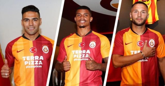 Galatasaray&#039;ın yeni yıldızları için imza töreni
