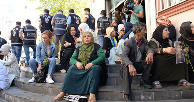 HDP önündeki aileleri tehdit edenlere soruşturma