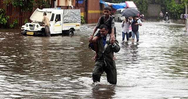 Hindistan&#039;da aşırı yağışların bilançosu artıyor: 22 ölü