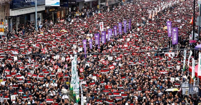 Hong Kong tartışmalı tasarıyı resmen geri çekti