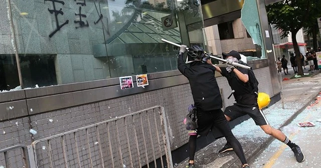 Hong Kong yönetimi: Şiddet çözüm değil