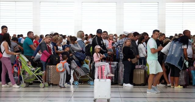 İngiliz turistlerin büyük bölümü ülkesine döndü