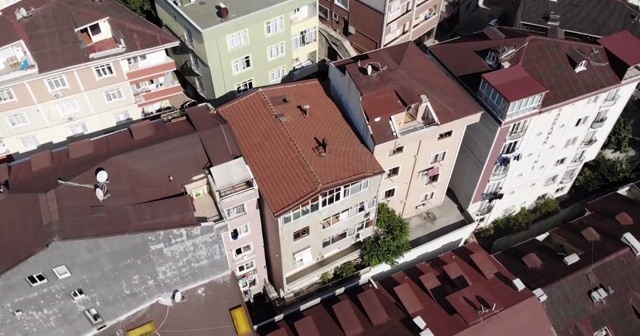 İstanbul&#039;da binaları deprem vurdu