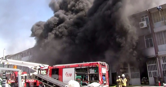 İstanbul&#039;da fabrikada yangın çıktı!