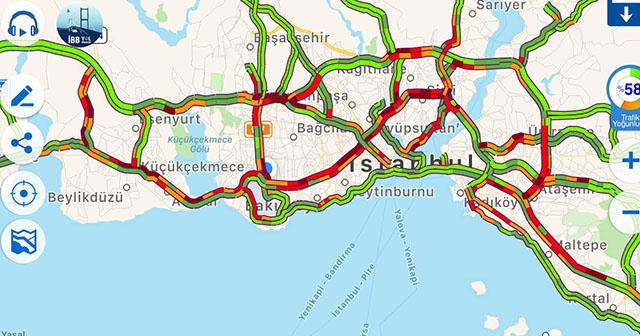 İstanbul&#039;da trafik birbirine girdi