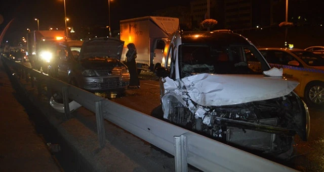 İstanbul&#039;da zincirleme kaza, ölü ve yaralılar var