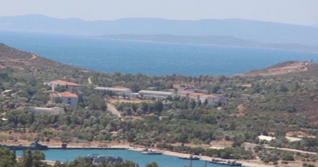 İzmir&#039;de eğitimdeki jandarma personelinin yakınına yıldırım düştü