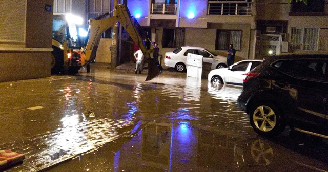 İzmir&#039;de su baskınlarının yaraları sarılıyor