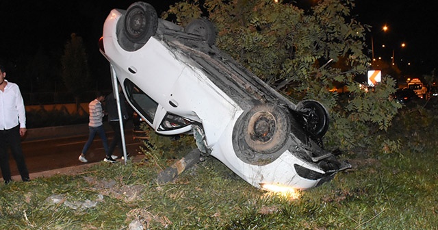 İzmir&#039;de trafik kazası: 3 yaralı