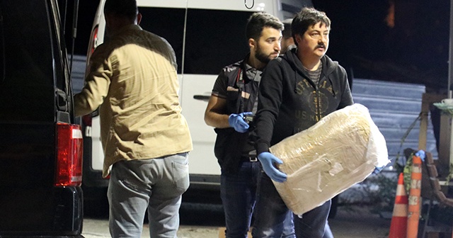 İzmir&#039;de yaklaşık 1 ton uyuşturucu ele geçirildi