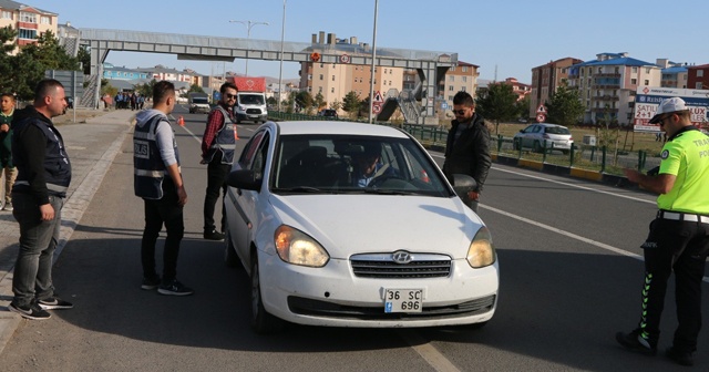 Kars’ta araçlarda sigara uygulaması