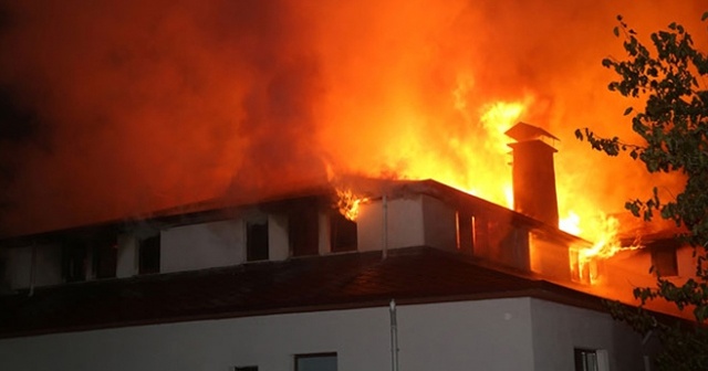 Kastamonu&#039;daki yangında 3 katlı konak zarar gördü