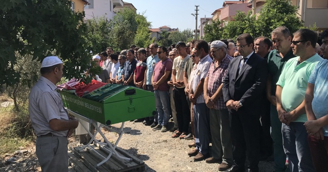 Kazada ölen liseli Ayşe gözyaşları içinde son yolculuğuna uğurlandı