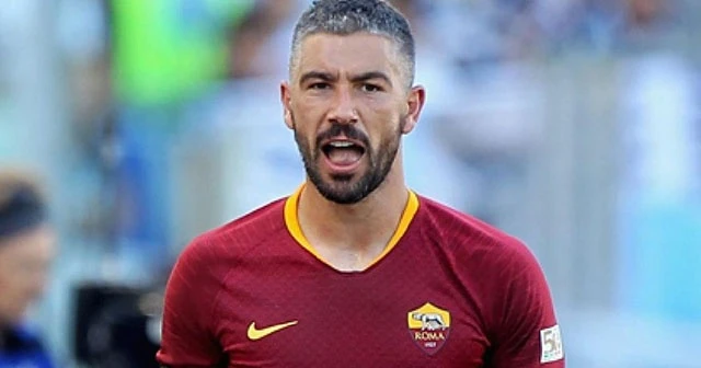 Kolarov imzayı attı!