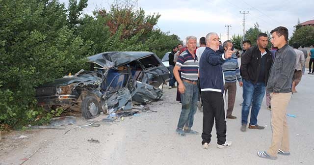 Konya’da kamyon ile otomobil çarpıştı: 5 yaralı