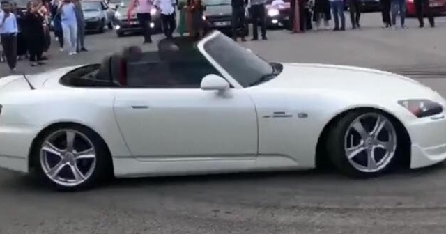 Lüks otomobillerle yolu kapatıp işte böyle drift yaptılar