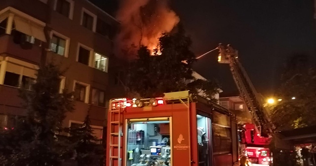 Maltepe&#039;de çatı yangını korkuttu