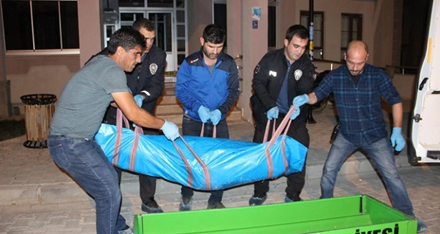 Merdiven boşluğuna düşen genç öldü