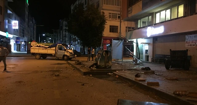 Ordu'daki kazada dolmuş durağı paramparça oldu