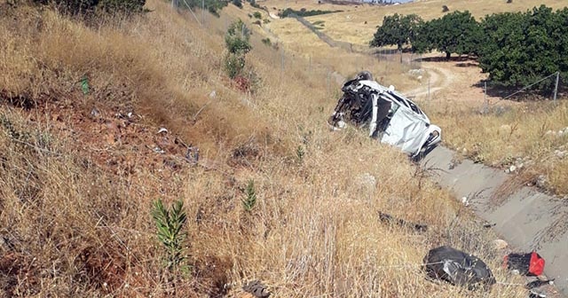 Otomobil yoldan çıktı