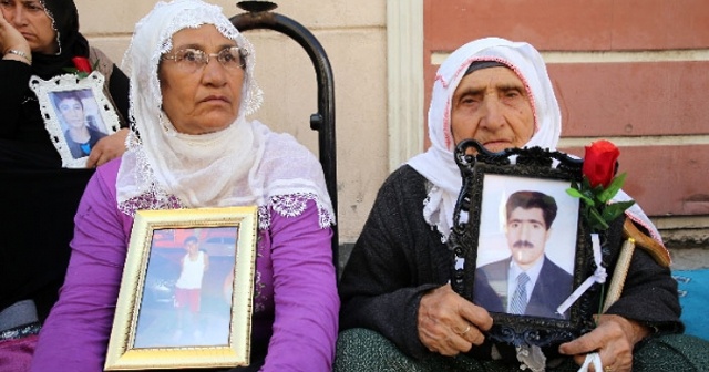 Oturma eylemi yapan Diyarbakırlı anne HDP&#039;li bir kişi tarafından tehdit edildiğini söyledi