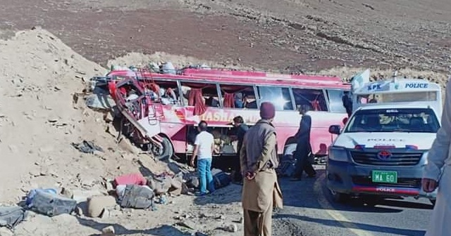 Pakistan&#039;da katliam gibi kaza: 26 ölü, 15 yaralı