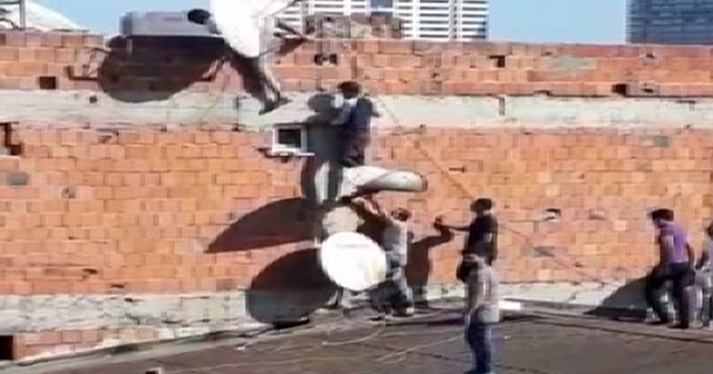 Polis baskınından kaçan mülteciler kamerada