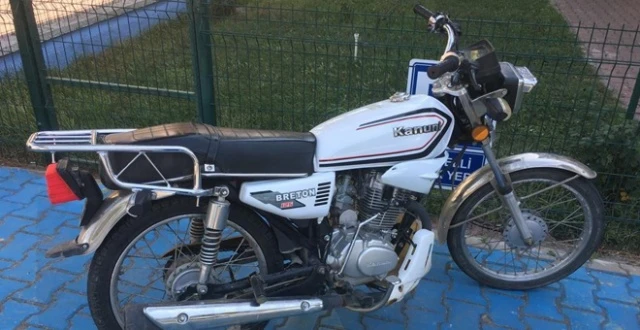 Polisin dikkati motosiklet hırsızlarını yakalattı