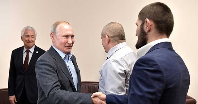 Putin, Müslüman dövüşçü Nurmagomedov ile bir araya geldi