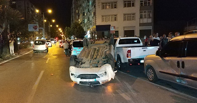 Samsun&#039;da alt geçit çıkışında otomobil takla attı: 3 yaralı