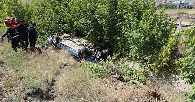 Şarampole uçan otomobil takla attı