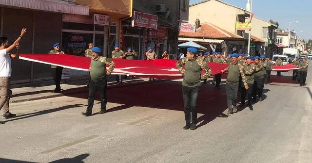 Şehit asker arkadaşlarının mezarlarını ziyaret ettiler