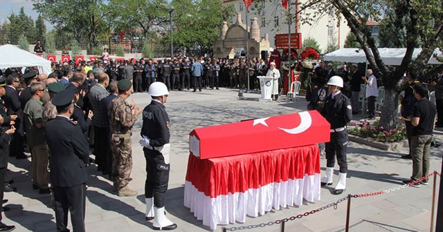 Şehit polis memurunun cenazesi Ankara&#039;da toprağa verildi